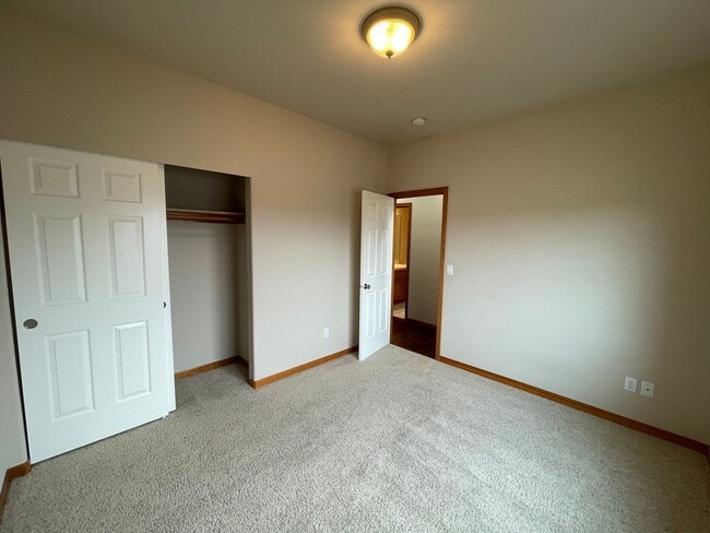Building Photo - Amazing family home in the perfect location!