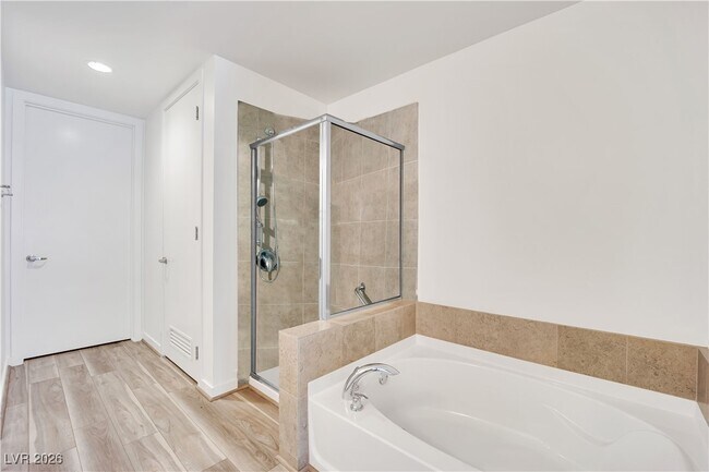 Building Photo - 353 E Bonneville Ave