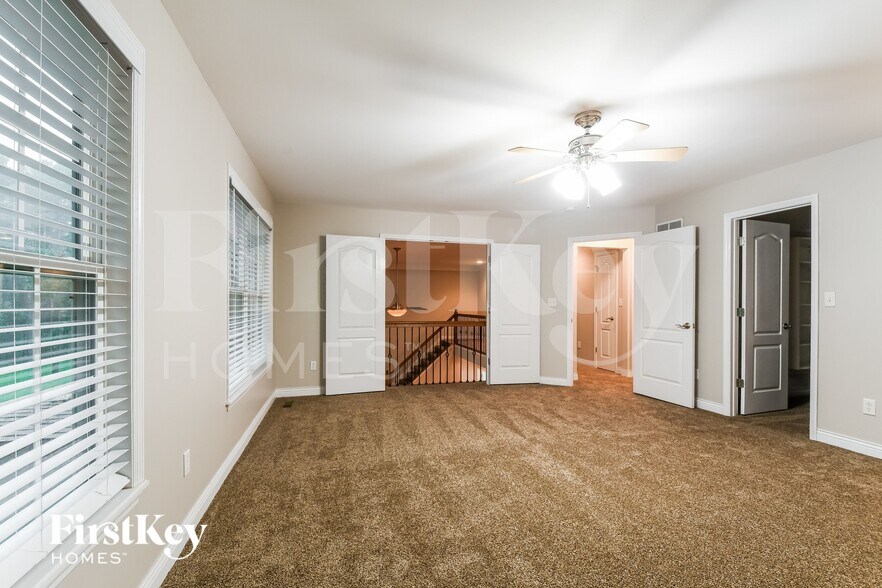 Building Photo - 32040 Fairway Dr N