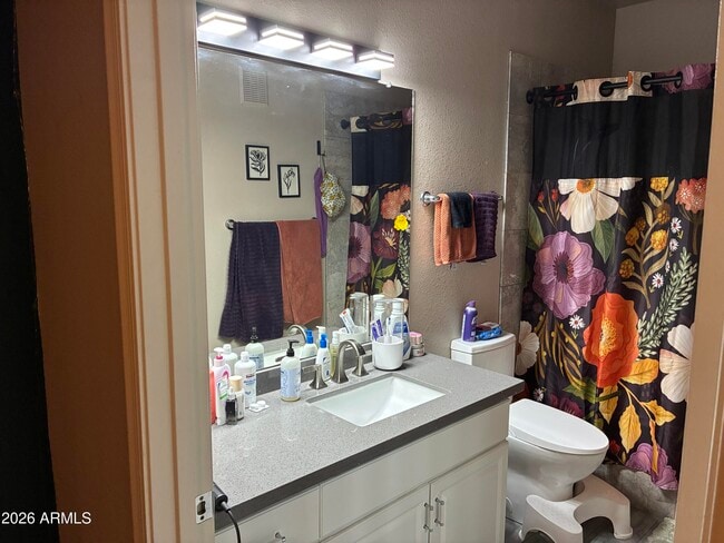 Building Photo - 1411 E Orangewood Ave