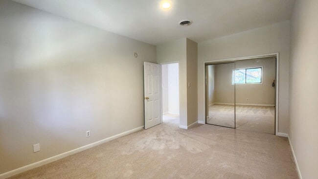 Building Photo - Affordable 2BR close to King St Metro