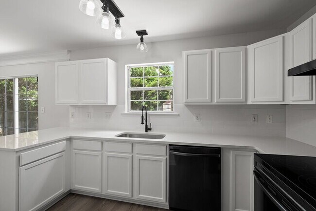 Building Photo - 142 Bremerton Dr SW