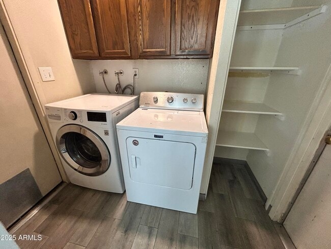 Building Photo - 413 W Piute Ave