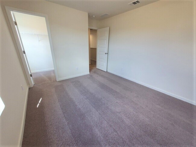 Building Photo - Beautiful, like new home in Mt Juliet with...