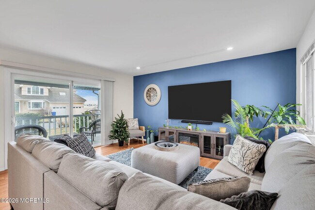 Building Photo - 658 Driftwood Pl