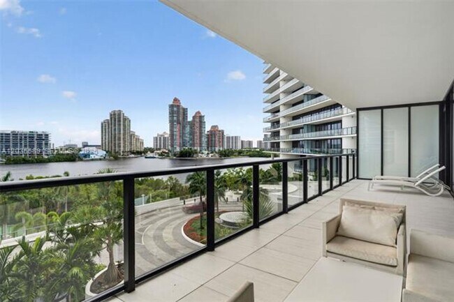 Building Photo - 5500 Island Estates Dr