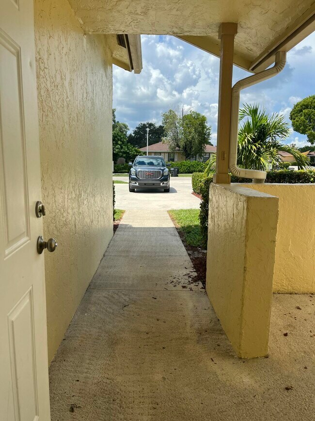 Building Photo - 1296 White Pine Dr