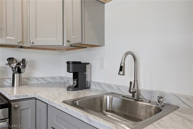 Building Photo - 1046 Periwinkle Way