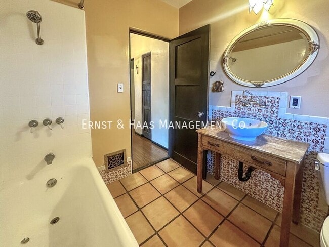 Building Photo - 601 Termino Ave