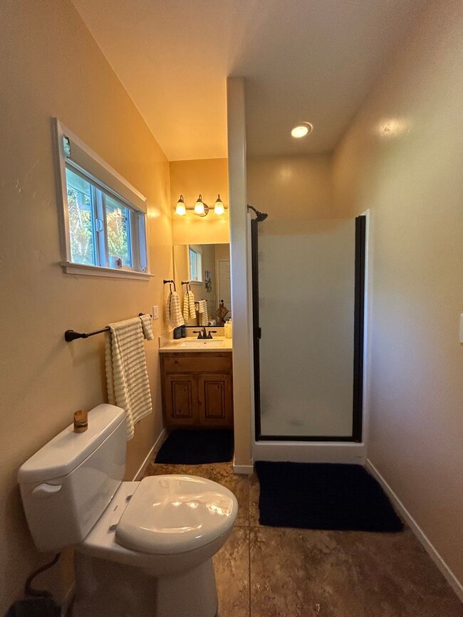 Building Photo - Splendid Furnished Estate- Studio Cottage
