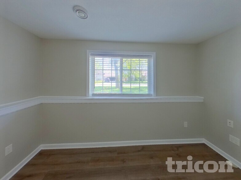 Building Photo - 407 Wagon Wheel Cir