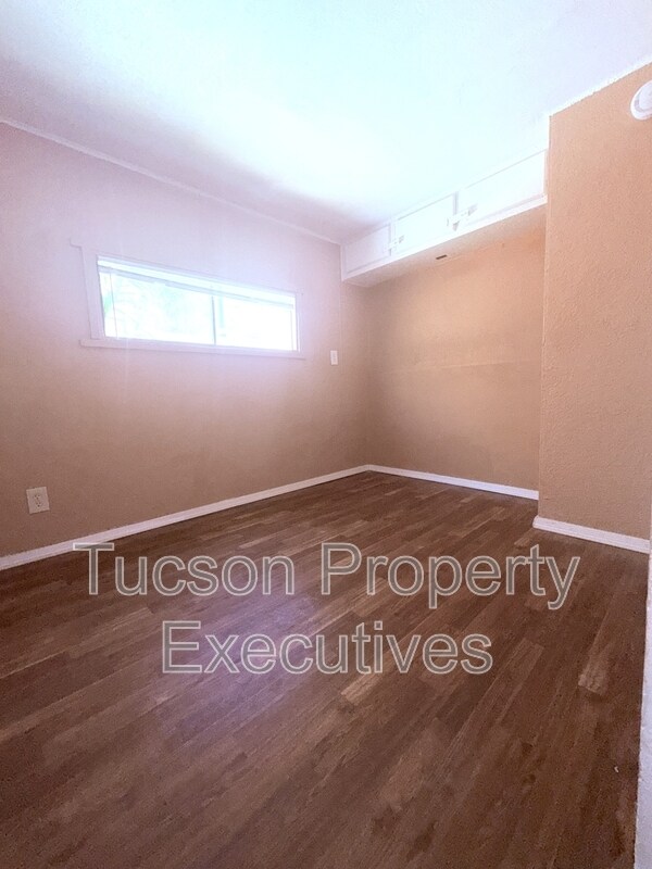 Building Photo - 3425 E Benson Hwy