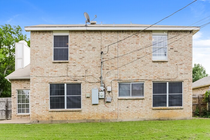 Building Photo - 6602 Pecanwood Dr