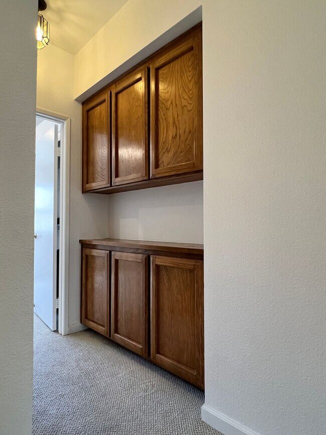 Building Photo - Spacious 2 Bedroom 2-1/2 Bathroom Townhome with 2-car garage in La Jolla near UCSD