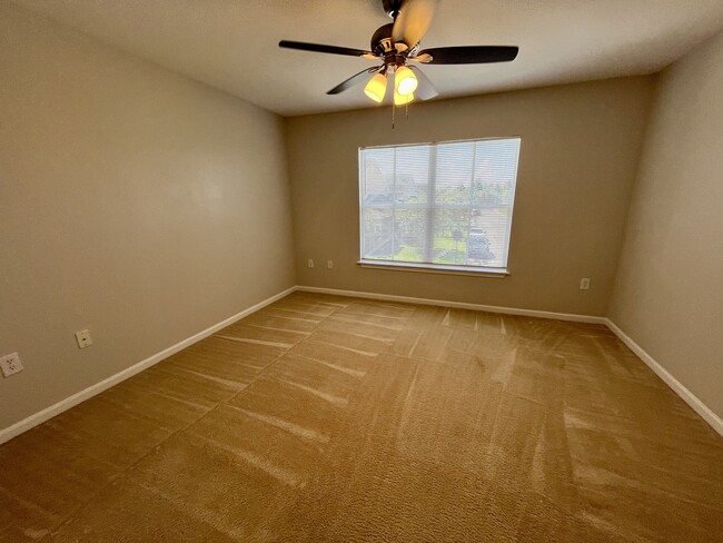 Building Photo - 8202 Downpatrick Ct
