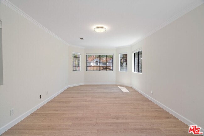 Building Photo - 6143 Lake Lindero Dr