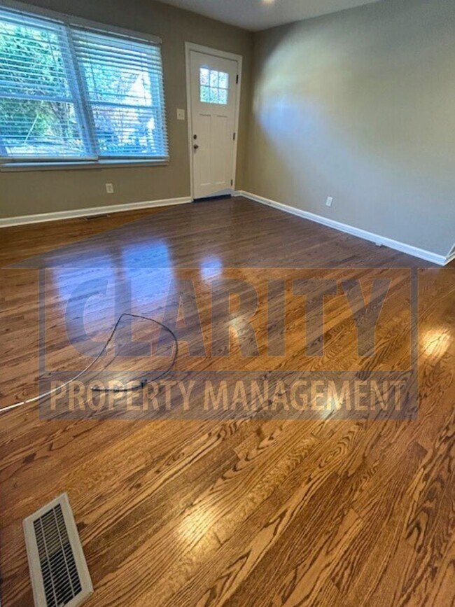 Building Photo - Three bedroom home in Downtown Cleveland!