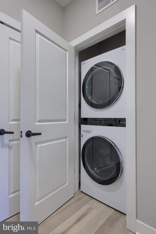 Building Photo - 9-213-UNI9 Jackson Dr