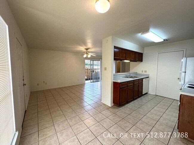 Building Photo - 2203 Creekside Ln