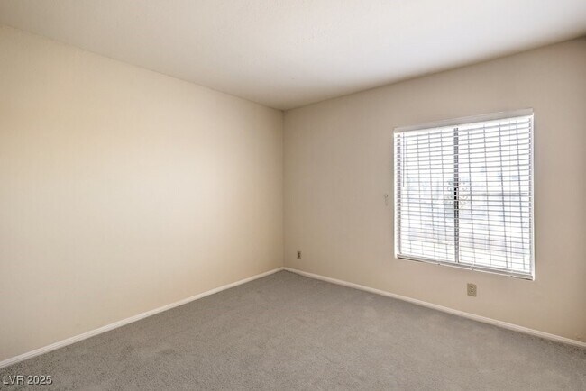 Building Photo - 3683 Villa Knolls E Dr