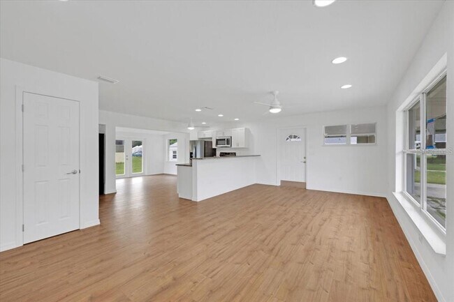 Building Photo - 2206 Mark Ave