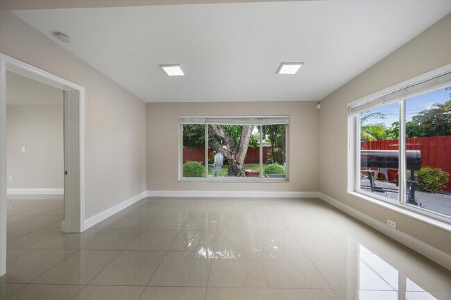 Building Photo - 1137 NE 1st Ave.