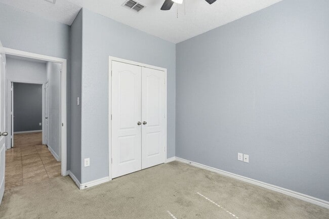 Building Photo - Single-Story Solar-Powered Home Near Braunig Lake – Comfortable & Convenient!