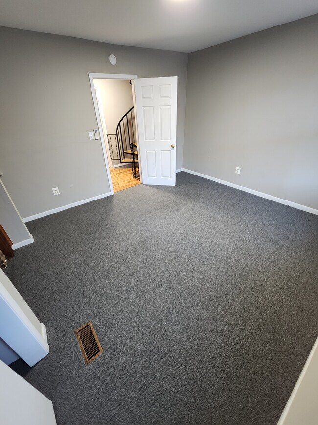 Building Photo - 661 Portland St