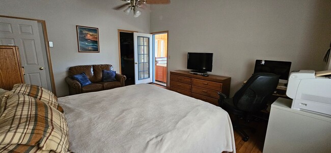 Building Photo - Large furnished mountain home walking dist...