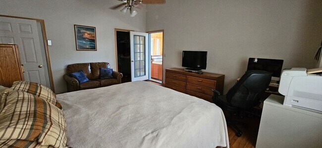 Building Photo - Large furnished mountain home walking distance to the river --- Available October 1