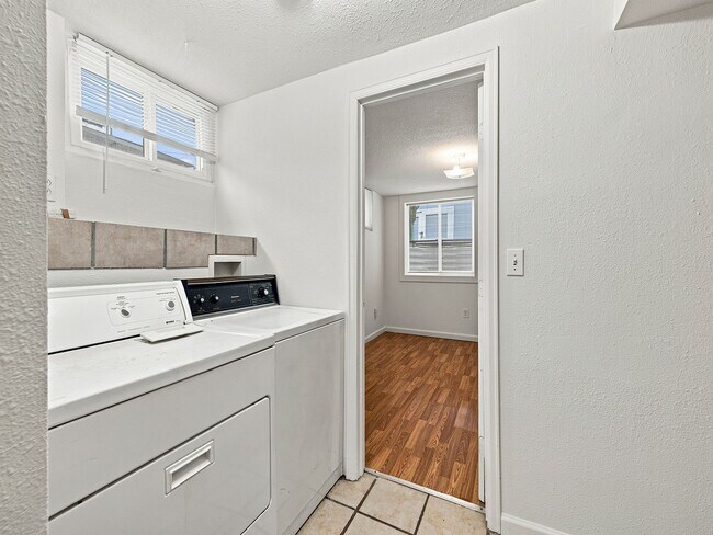 Building Photo - 2122 8th Ave