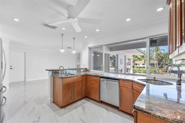 Building Photo - 2443 NE 26th St