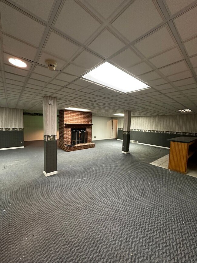 Building Photo - 1250-1254 Evans City Rd