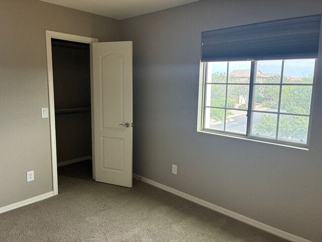 Building Photo - **BEAUTIFUL 3 BEDROOM/3 BATHROOM HOME LOCATED IN EASTMARK (ELLSWORTH & RAY)**