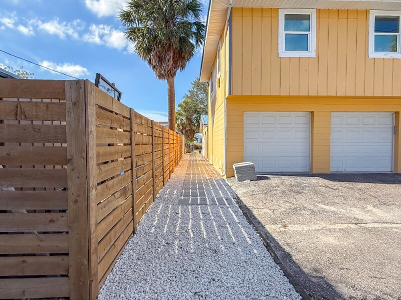 Building Photo - 3114 Dupont St S