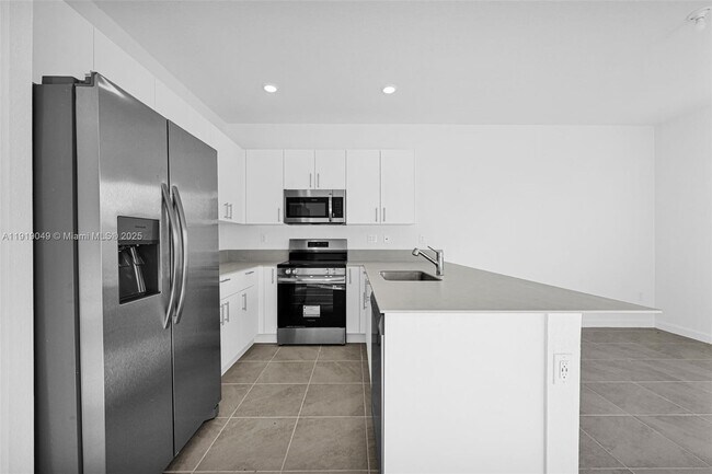 Building Photo - 1400 SE 6th Rd