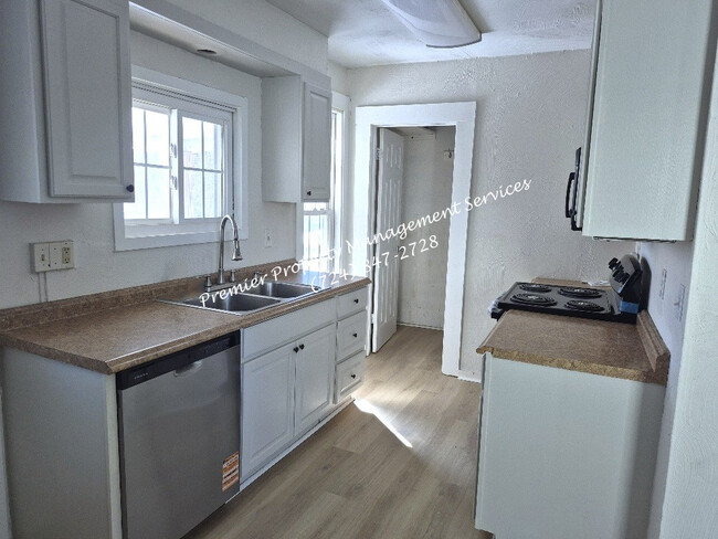 Building Photo - 407 Morton Ave