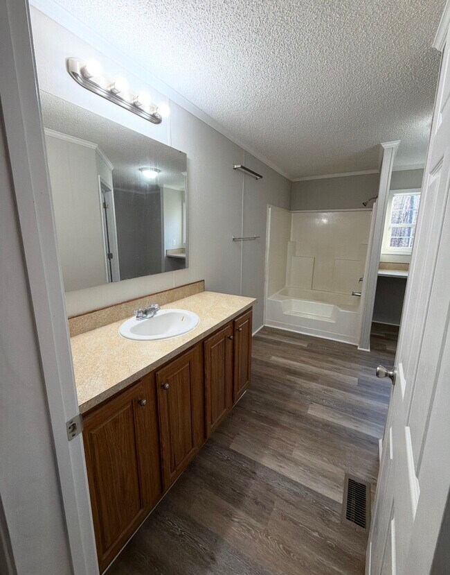 Building Photo - 796 Breazeale Rd