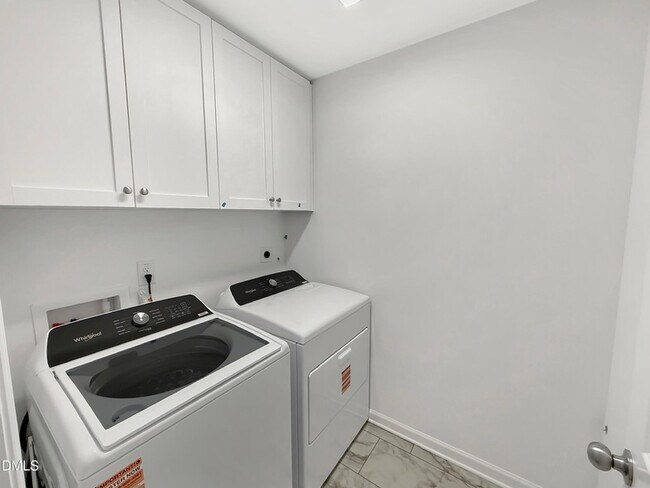 Building Photo - 159 Siebold St