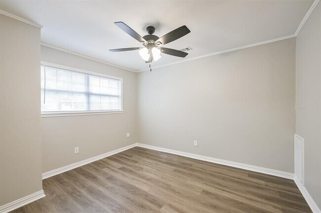 Building Photo - 433 Sunset Dr