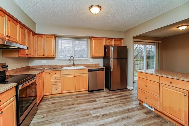 Building Photo - 6464 Firethorn Ave