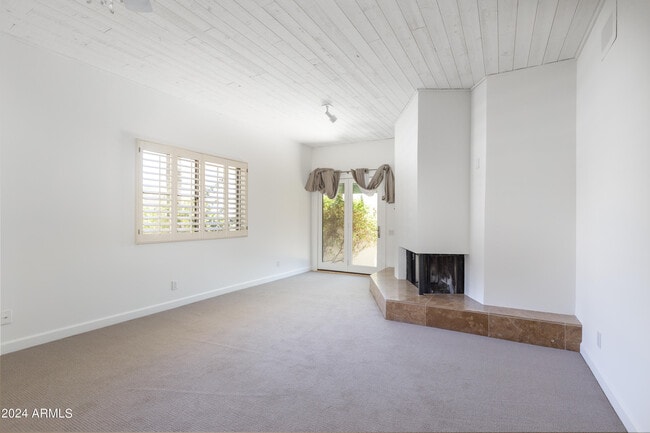 Building Photo - 5101 N Casa Blanca Dr