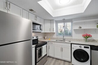 Building Photo - 6655 Bell Tower Ct