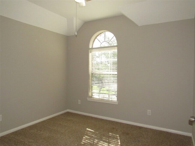 Building Photo - 3519 Englewood Dr