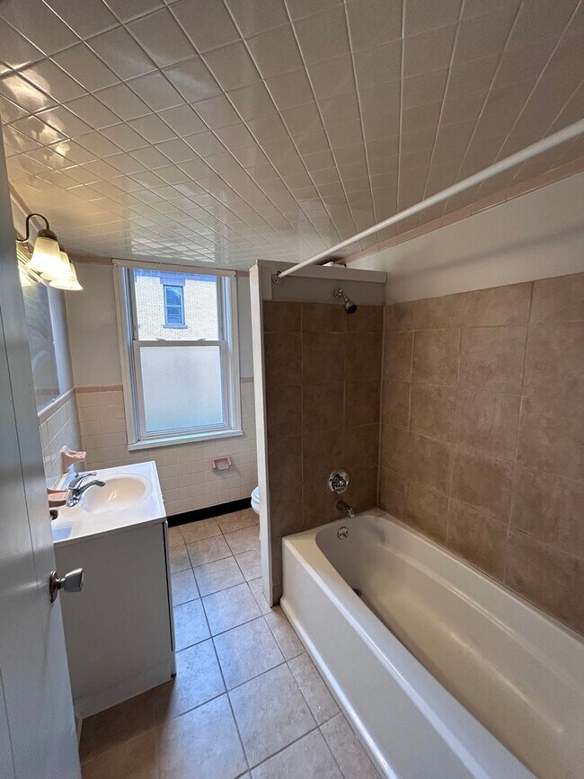 Building Photo - roc2107