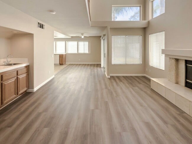Building Photo - 4 BEDROOM / 3 CAR GARAGE MURRIETA HOME FOR...