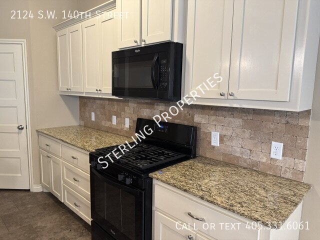 Building Photo - 2124 SW 140th St