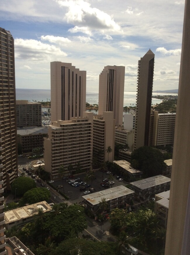 Building Photo - Chateau Waikiki