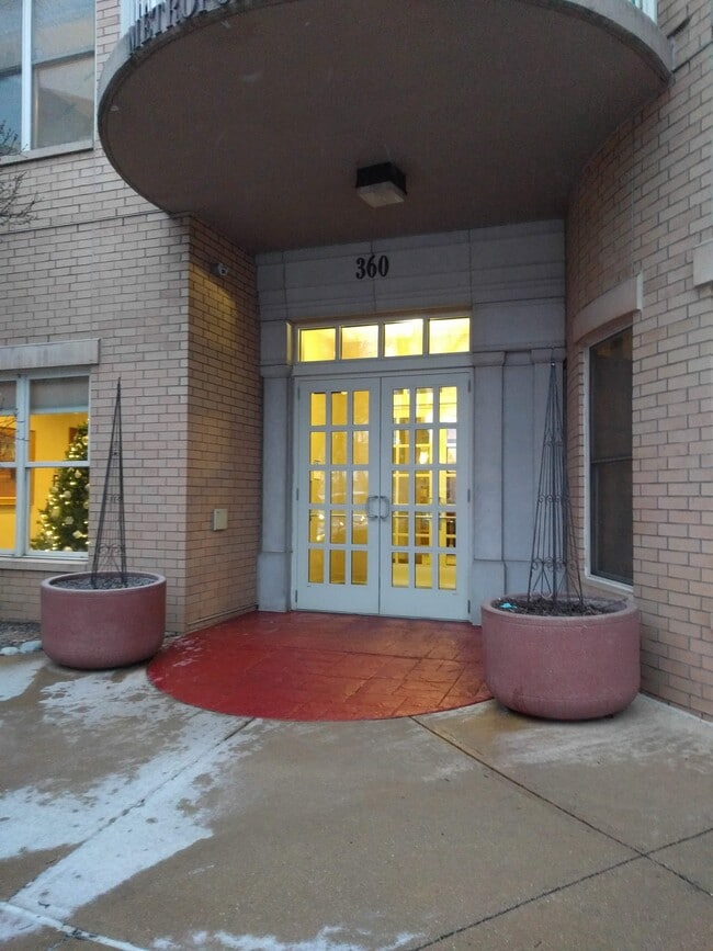 Building Photo - 360 W Washington Ave