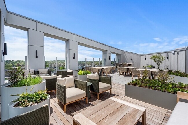 Building Photo - 1515 Commonwealth Ave